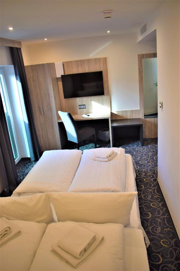 The Staycation By Lehmann Hotels Зинделфинген Екстериор снимка